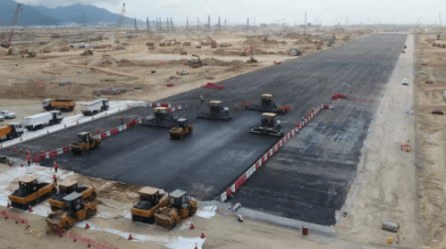 Take responsibility again! The asphalt concrete base of the third main runway of Hong Kong International Airport was successfully tested!
